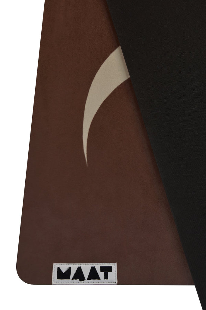 Left corner of flatlay mat