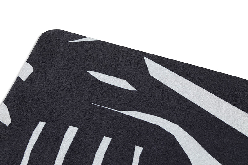 Left corner of flatlay mat